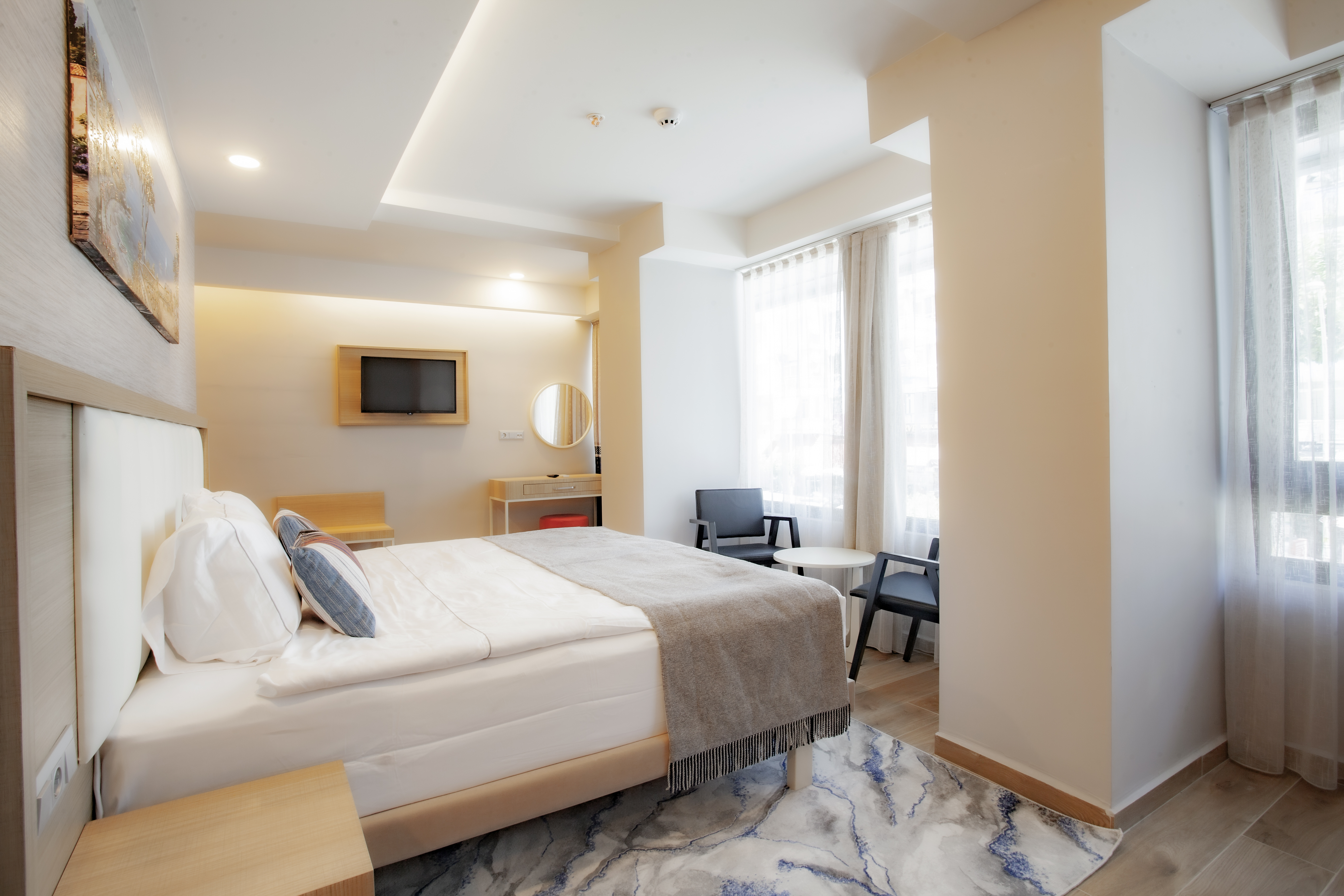 luxury deluxe suit room 1